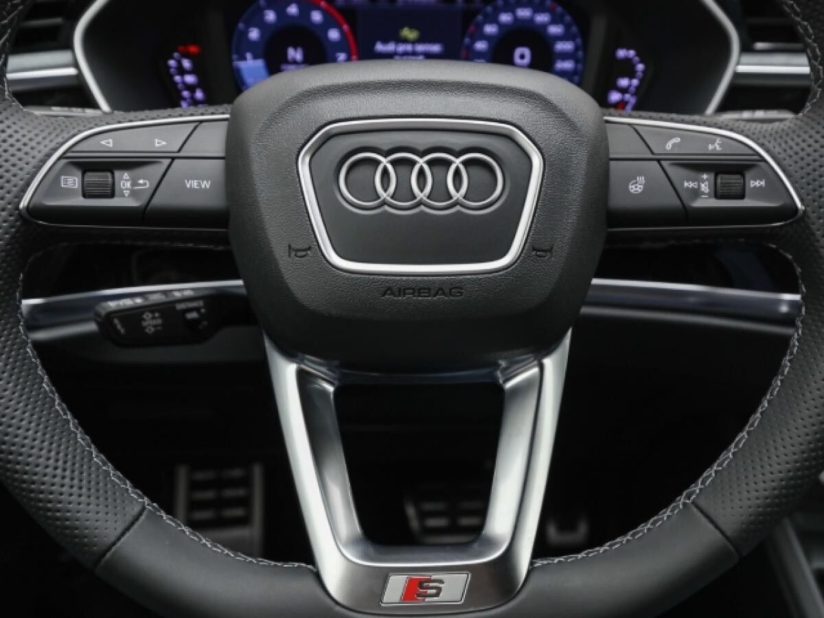 Audi Q3 S line 45 TFSI quattro Navi Standhzg. ACC Matrix