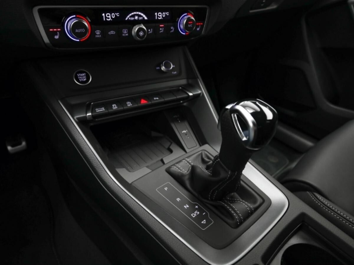 Audi Q3 S line 45 TFSI quattro Navi Standhzg. ACC Matrix