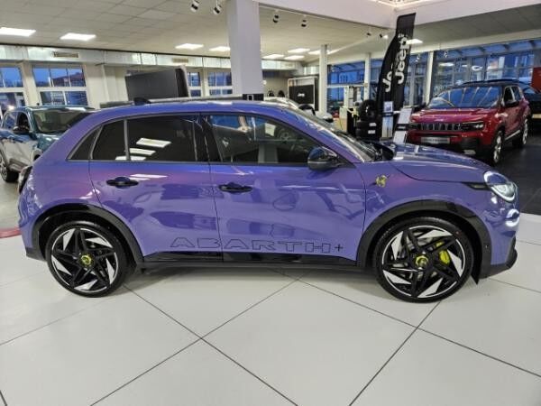 Abarth 600e Scorpionissima -in Kürze verfügbar - auch in ACID GREEN