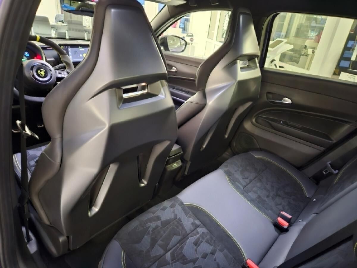 Abarth 600e Scorpionissima -in Kürze verfügbar - auch in ACID GREEN