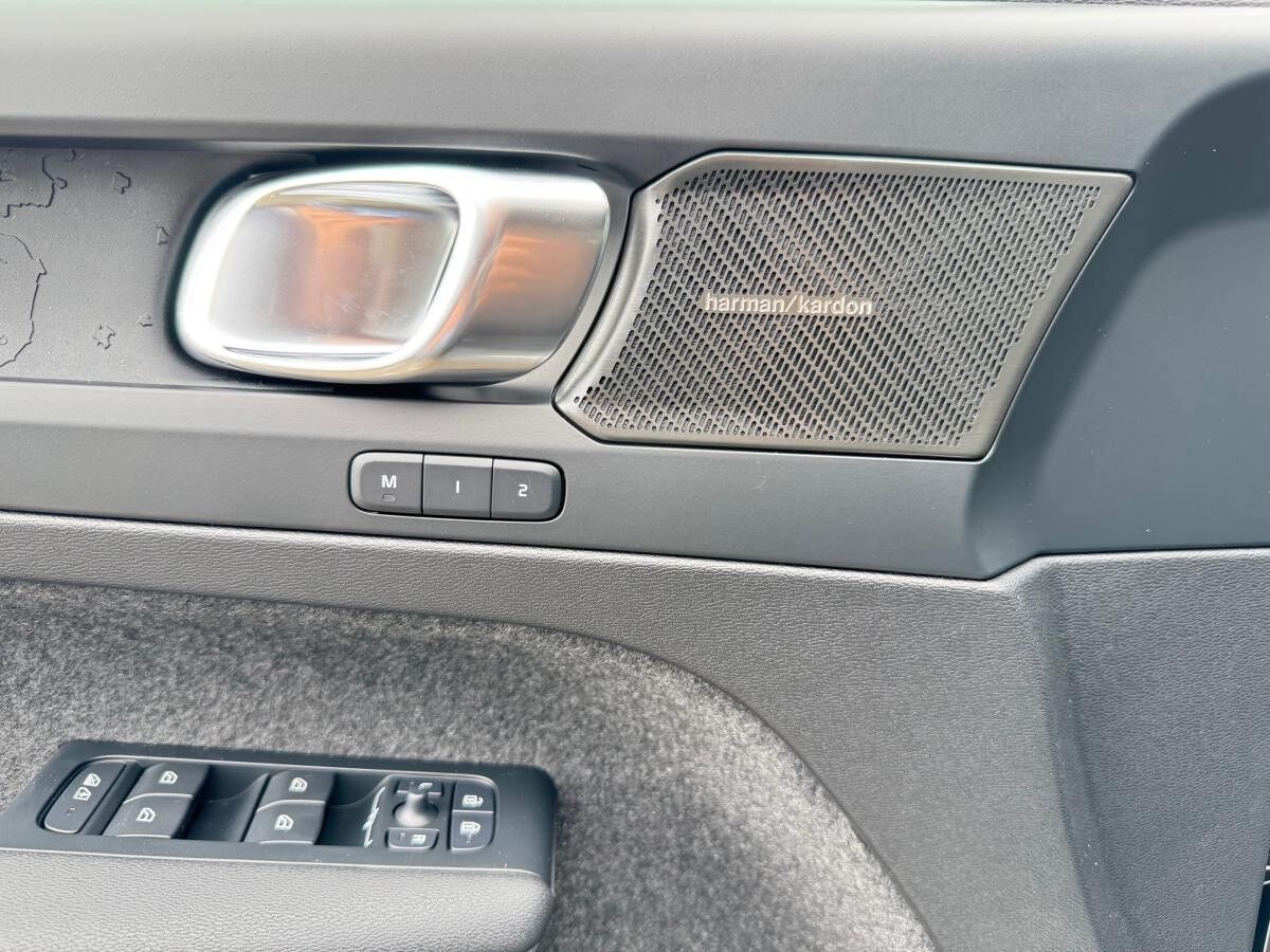 Volvo EX40 Twin Motor AWD PLUS - BLACK EDITION - Sofort lieferbar!