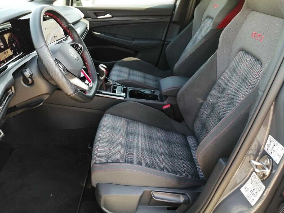 Volkswagen Golf VIII GTI 2.0 TSI / Matrix, ACC, Pano, AHK