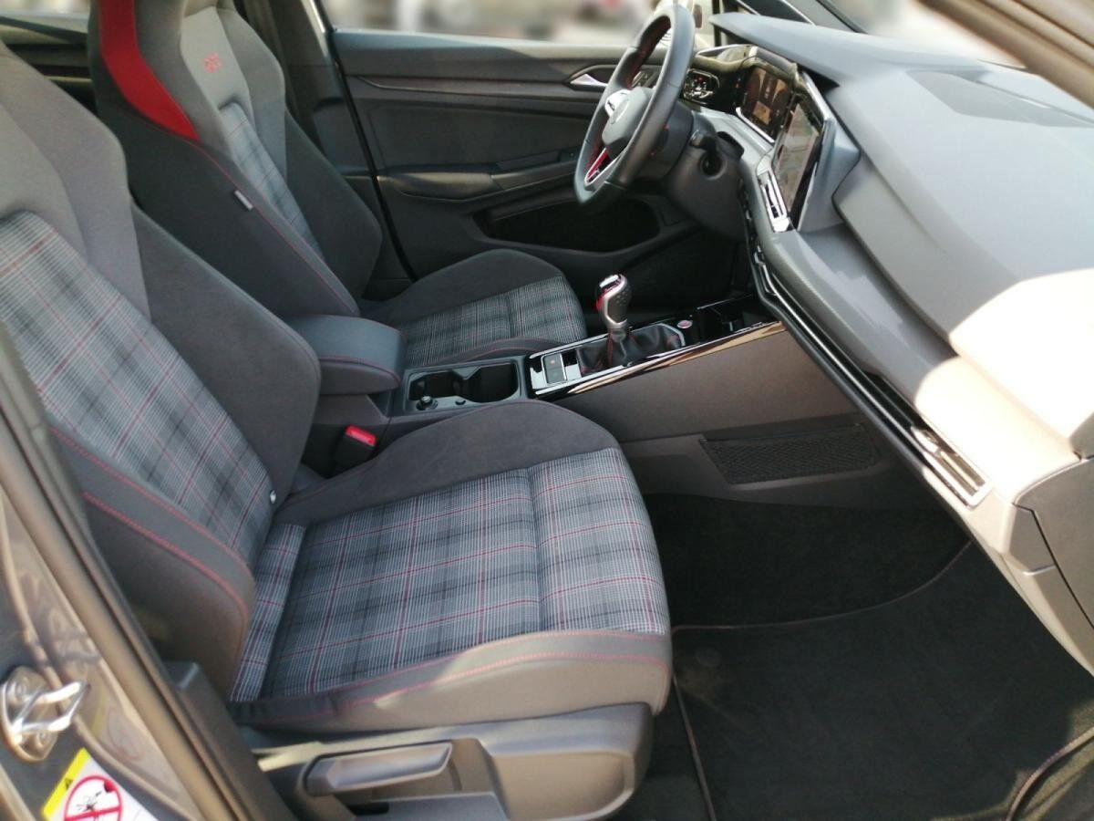 Volkswagen Golf VIII GTI 2.0 TSI / Matrix, ACC, Pano, AHK