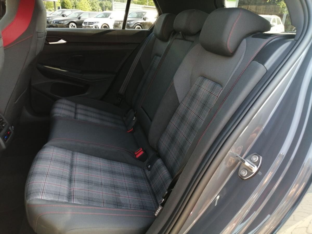 Volkswagen Golf VIII GTI 2.0 TSI / Matrix, ACC, Pano, AHK