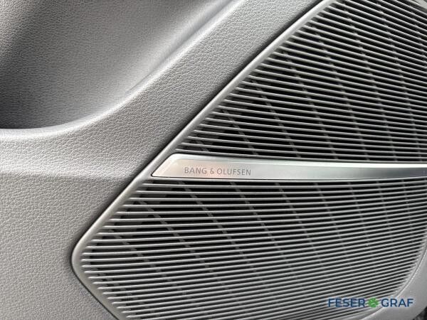 Audi RS Q8 performance AHK Pano Massage 305 HUD Kerami
