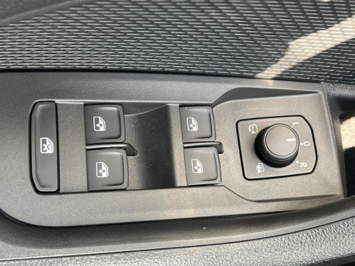 Skoda Octavia Combi Essence 2.0 TDI *AHK,LED,SmartLink*