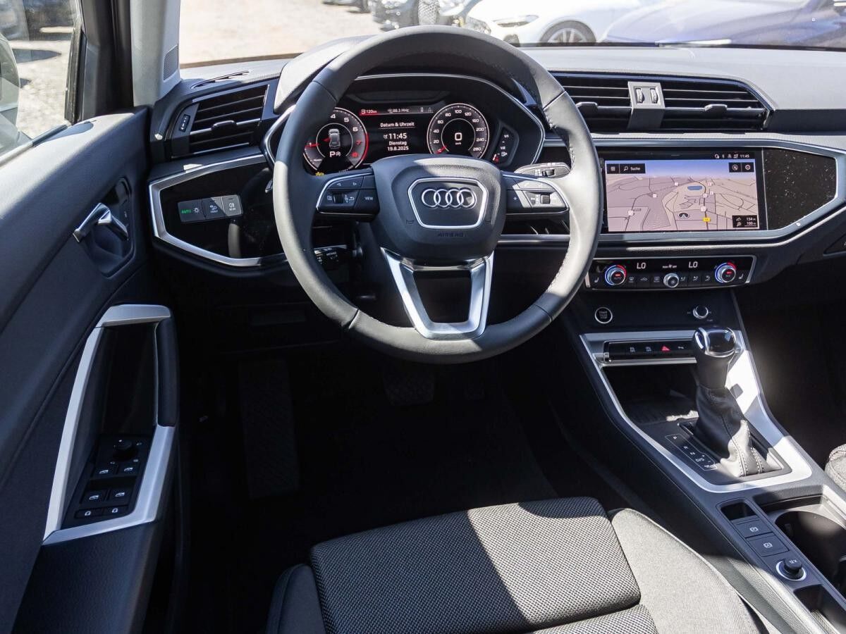 Audi Q3 SUV advanced 35 TFSI S tronic AHK NAVI MATRIX 360°