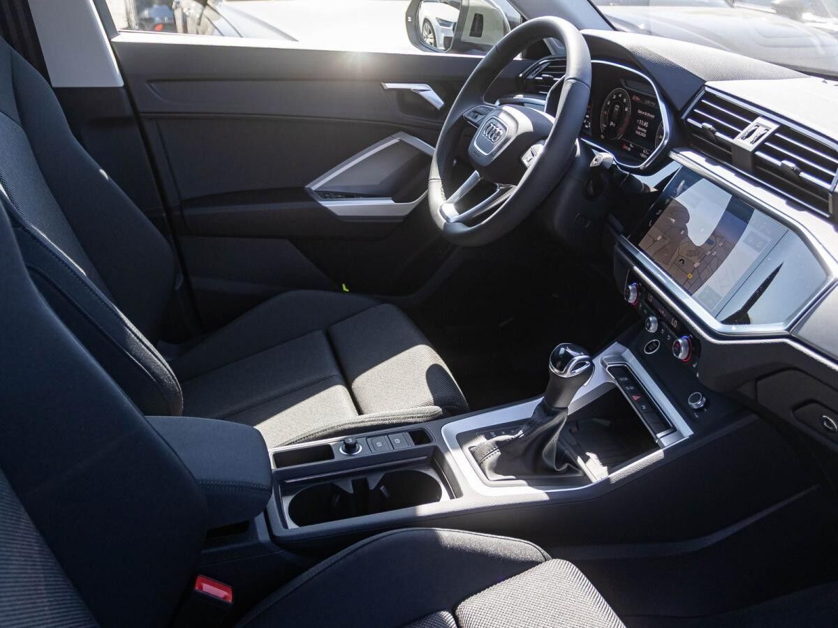 Audi Q3 SUV advanced 35 TFSI S tronic AHK NAVI MATRIX 360°