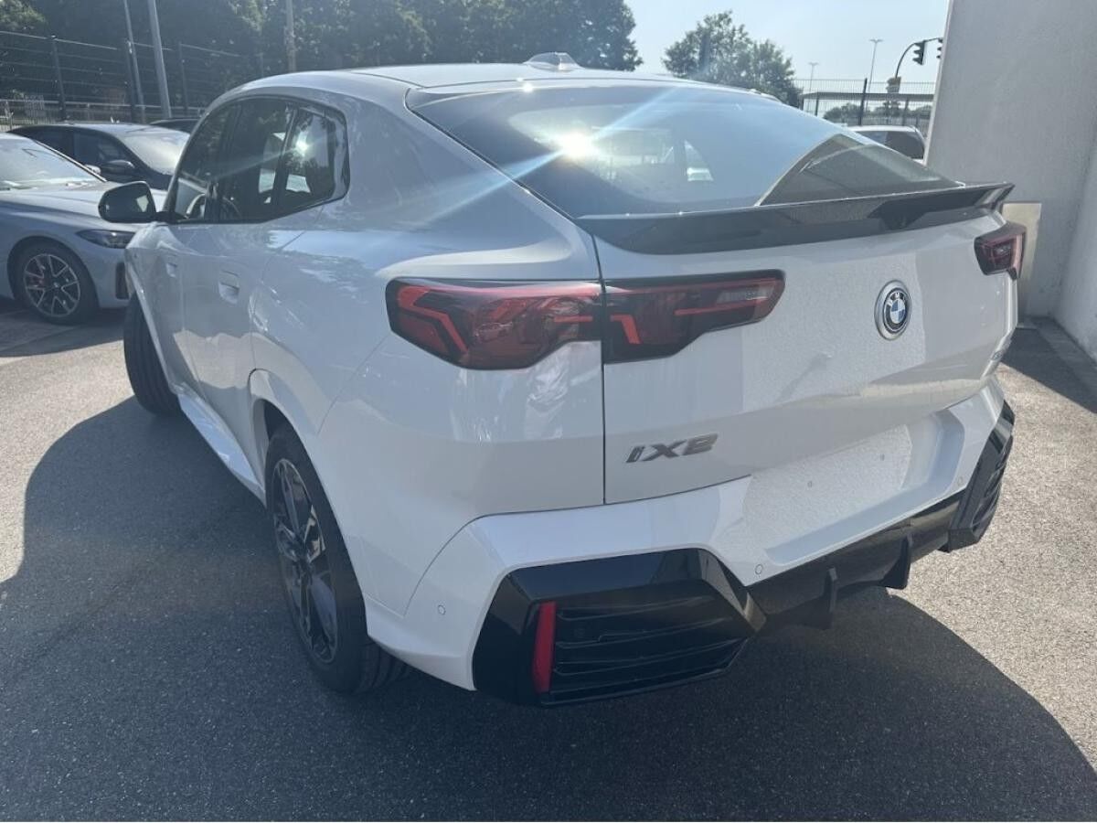 BMW iX2 eDrive20 M Sport || 19Z adapt.LED AHK