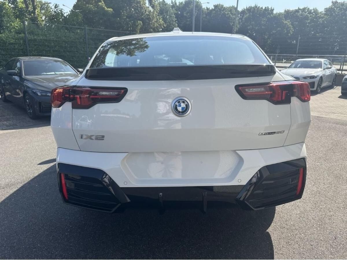 BMW iX2 eDrive20 M Sport || 19Z adapt.LED AHK