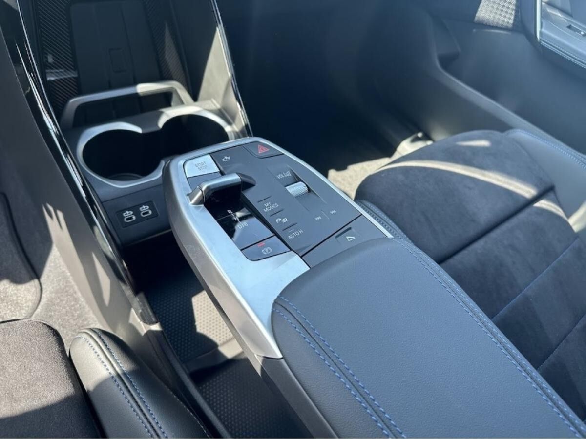 BMW iX2 eDrive20 M Sport || 19Z adapt.LED AHK