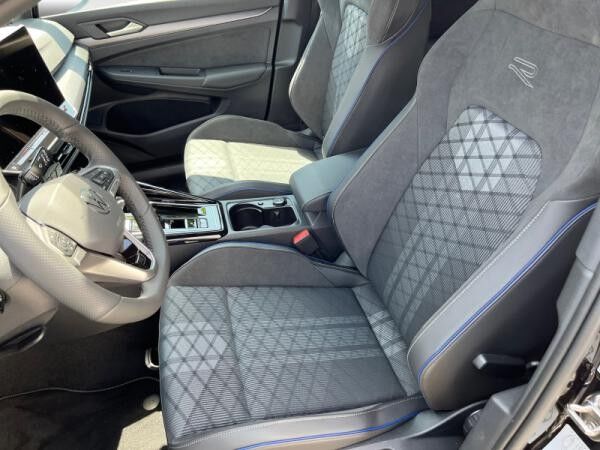 Volkswagen Golf R-Line // AHK / SideAssist / Keyless / BlackStyle / App-Connect / Matrix / ⭐