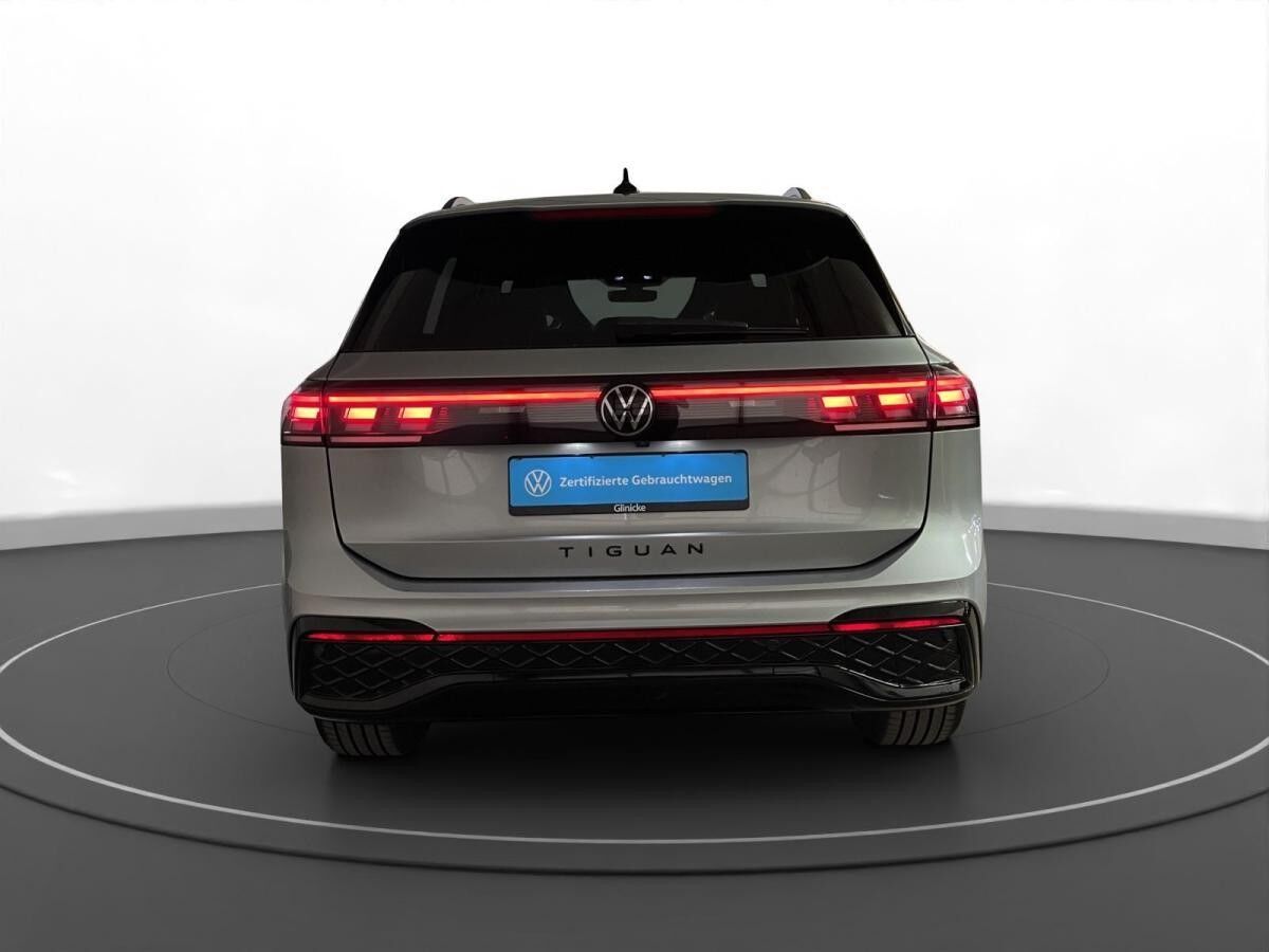 Volkswagen Tiguan 2.0 TDI 4M R-Line AHK Pano Matrix LM 19" ACC Navi