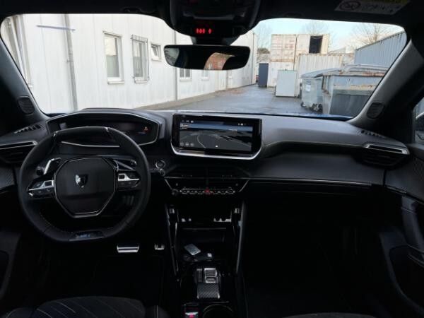 Peugeot 2008 GT HYBRID 145 *SOFORT VERFÜGBAR*
