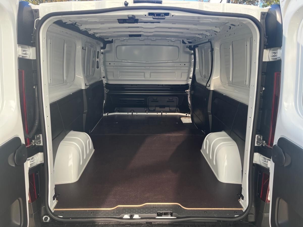 Nissan Primastar 130PS Kastenwagen 270° Hecktüren, Navi, Holzboden