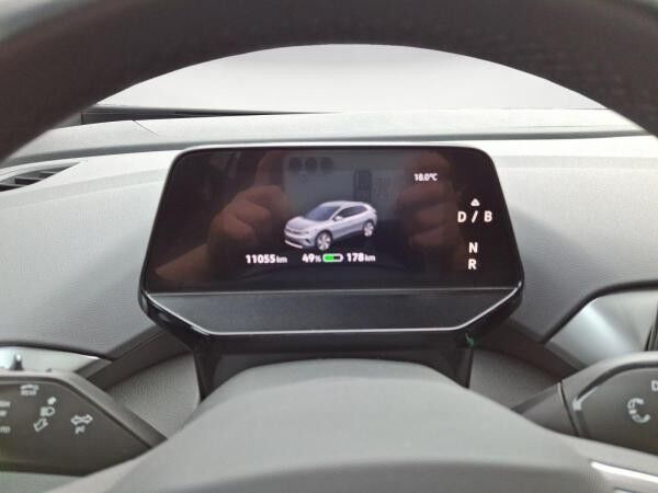 Volkswagen ID.4 Pure mit Infotainment-Paket, Allwetterreifen, Anschlussgarantie