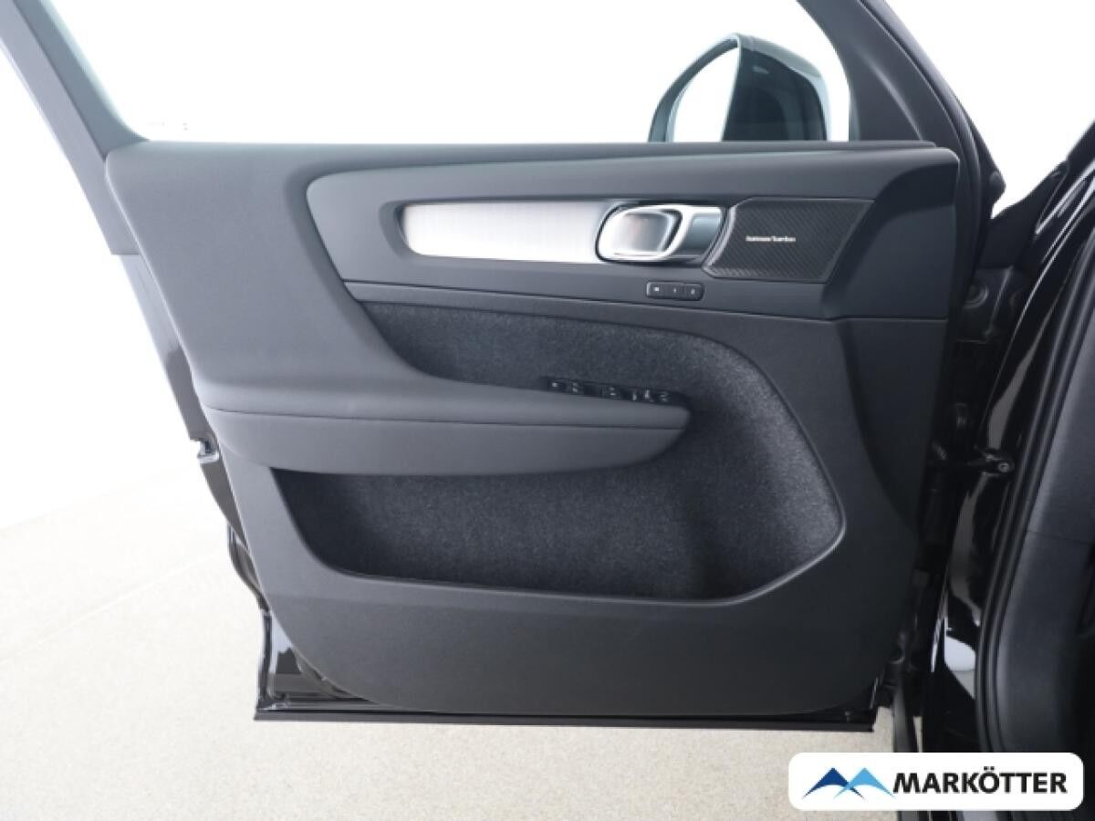 Volvo XC40 Plus Black Edition B3/Panorama/360°CAM/LED