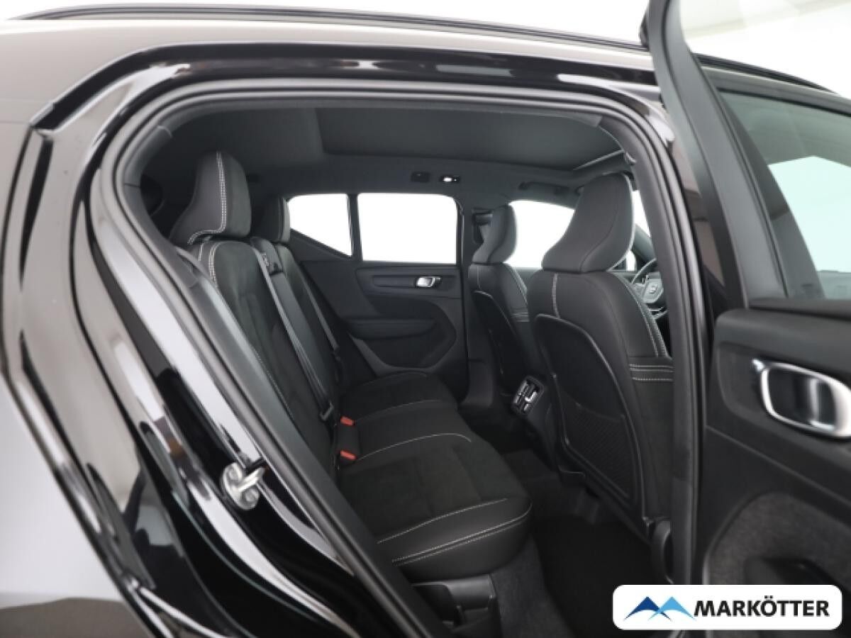 Volvo XC40 Plus Black Edition B3/Panorama/360°CAM/LED