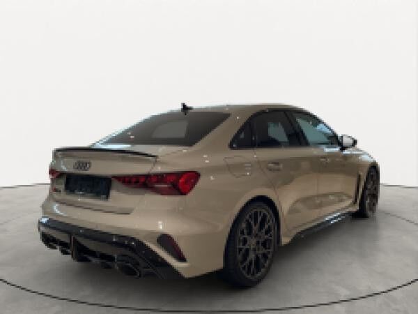 Audi RS3 Limousine in Kreide +Pano+Sportabgas.+Keramik(MT)