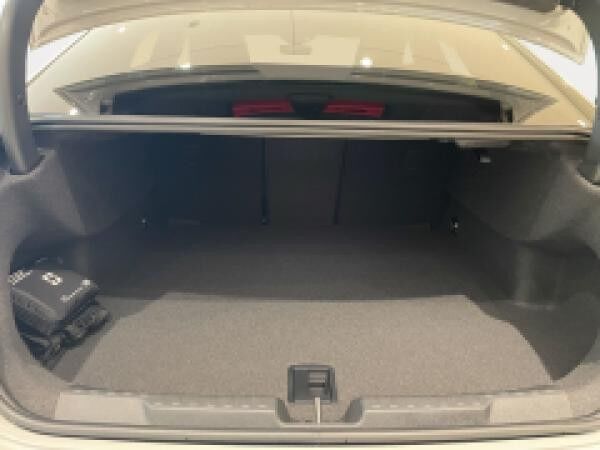 Audi RS3 Limousine in Kreide +Pano+Sportabgas.+Keramik(MT)