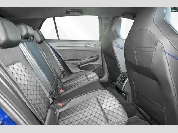 Volkswagen Golf VIII 1.5 eTSI DSG R-Line Black Style