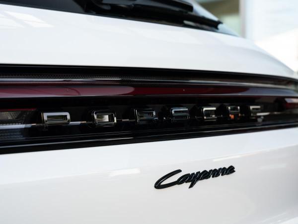 Porsche Cayenne E-Hybrid, SportDesign, HuD, Inno, AHK