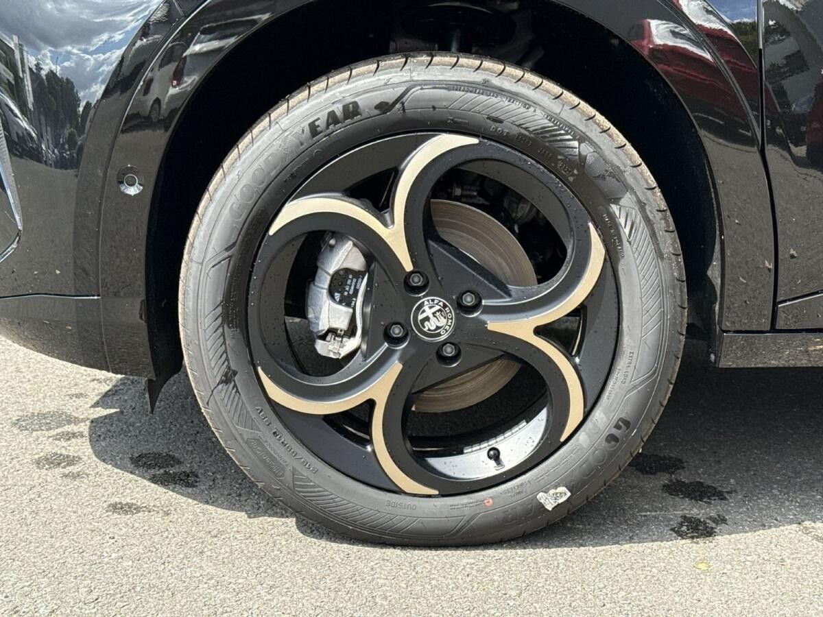 Alfa Romeo Junior 1.2 VGT Q4 Mild-Hybrid Intensa