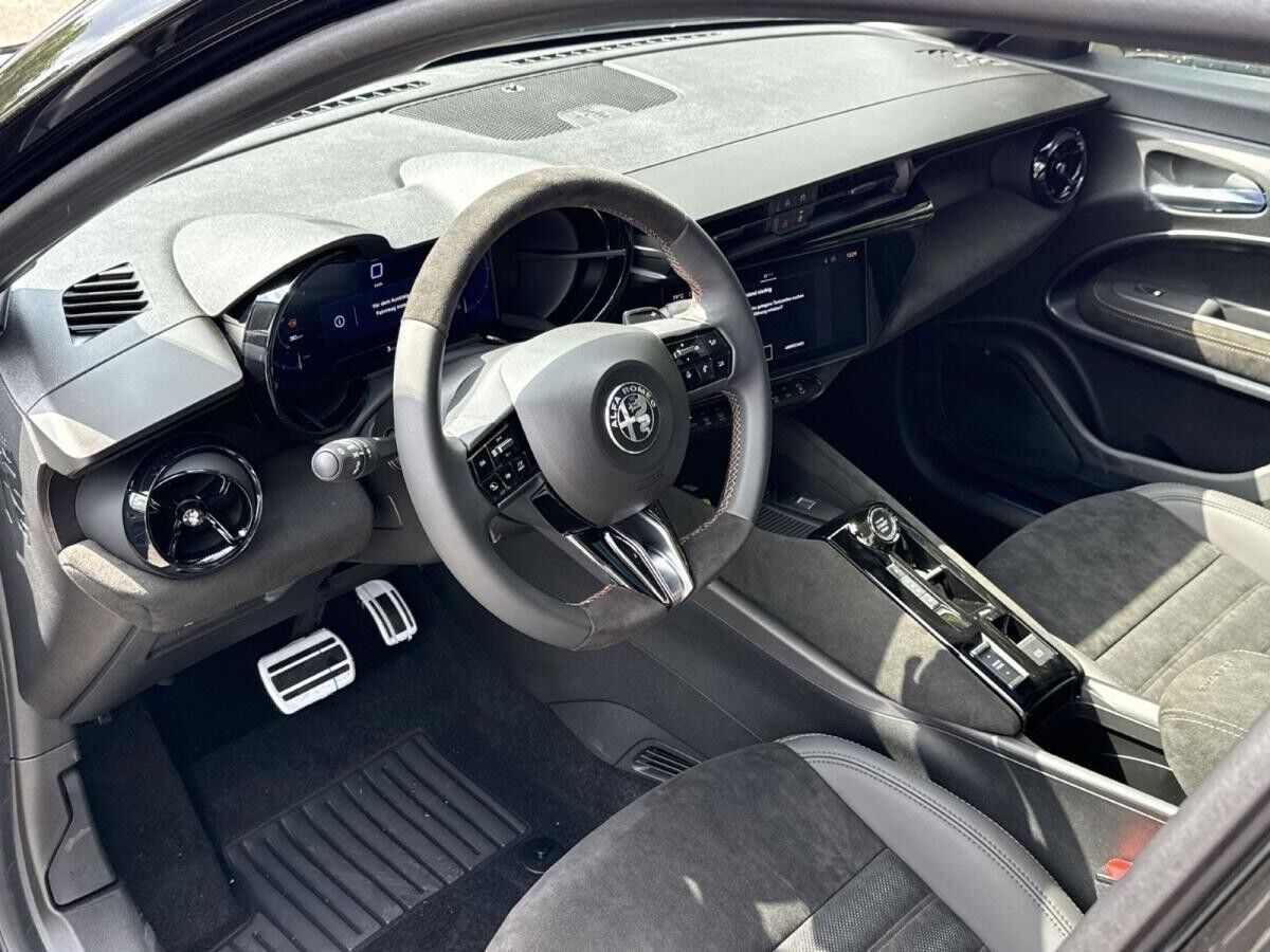 Alfa Romeo Junior 1.2 VGT Q4 Mild-Hybrid Intensa