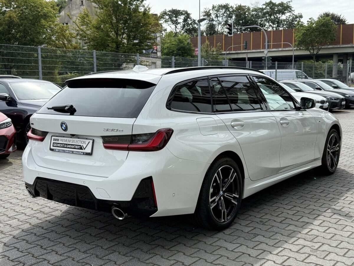 BMW 330 e xDrive Touring M Sportpaket //Pano FACELIFT BMW 330 e xDrive Touring M Sportpaket //Pano FACELIFT