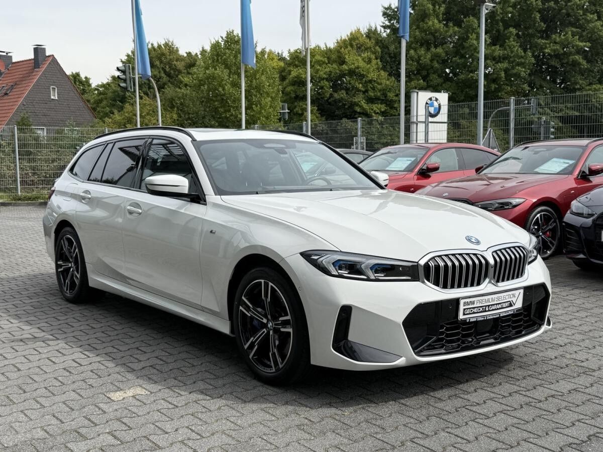 BMW 330 e xDrive Touring M Sportpaket //Pano FACELIFT BMW 330 e xDrive Touring M Sportpaket //Pano FACELIFT