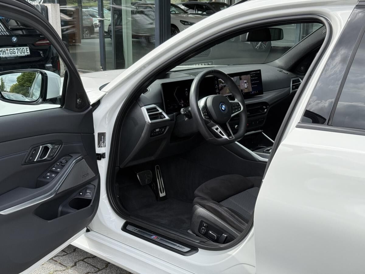 BMW 330 e xDrive Touring M Sportpaket /AHK FACELIFT