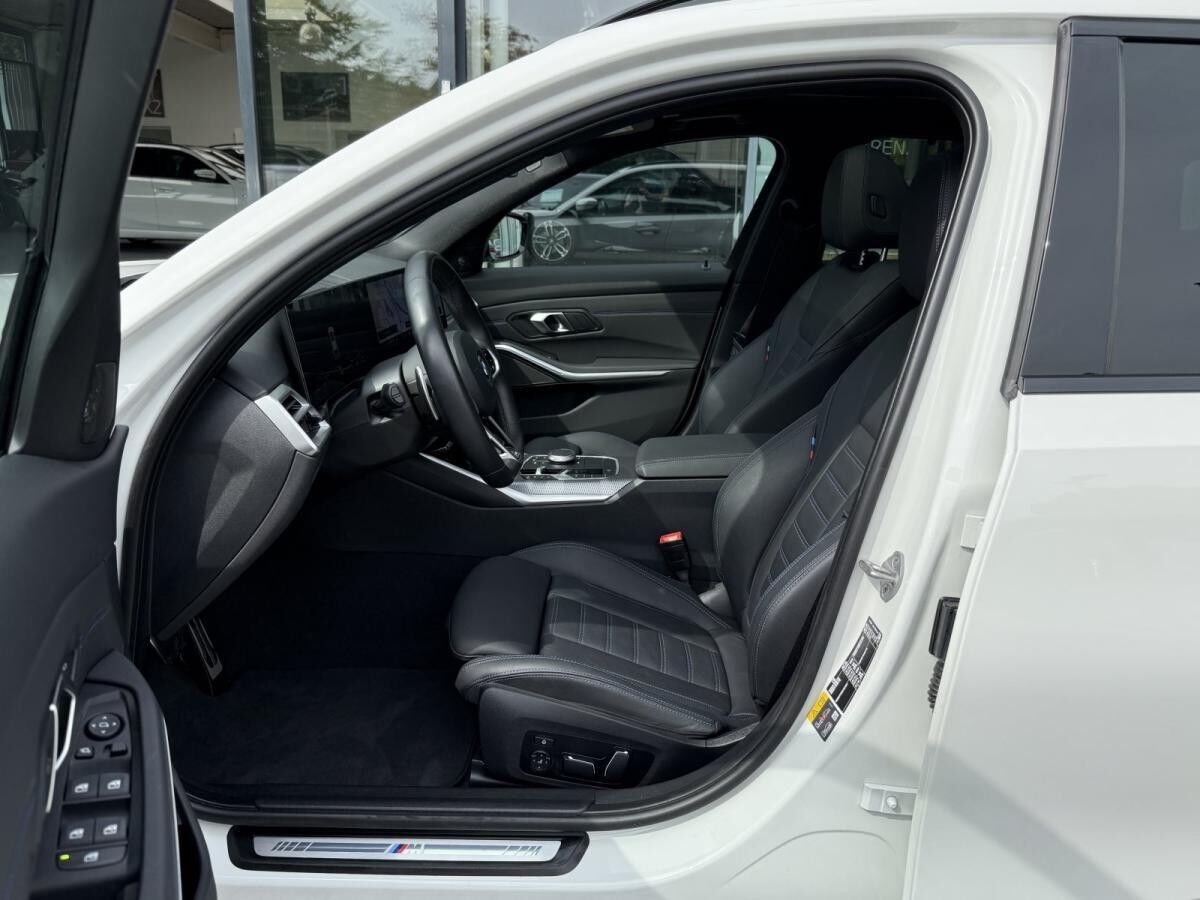 BMW 330 e xDrive Touring M Sportpaket //Pano FACELIFT BMW 330 e xDrive Touring M Sportpaket //Pano FACELIFT