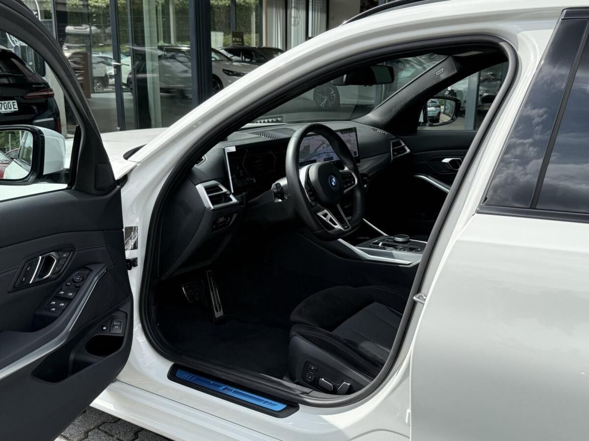BMW 330 e Touring M Sportpaket Stop&Go FACLIFT BMW 330 e Touring M Sportpaket Stop&Go FACLIFT