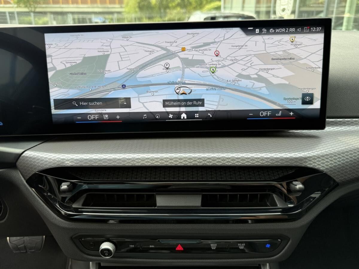 BMW 330 e xDrive Touring M Sportpaket //Pano FACELIFT BMW 330 e xDrive Touring M Sportpaket //Pano FACELIFT