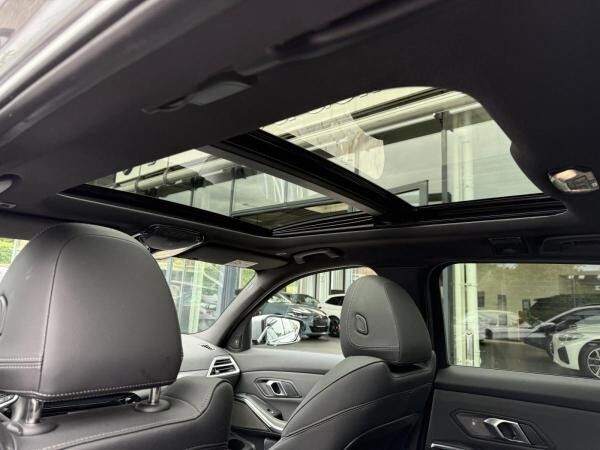 BMW 330 e Touring M Sport PRO //AHK FACELIFT