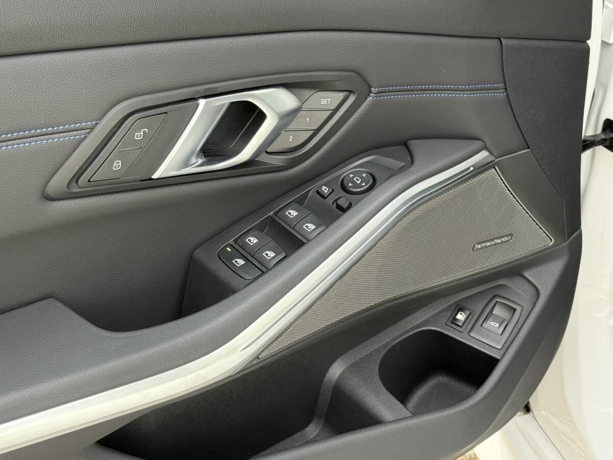 BMW 330 e xDrive Touring M Sportpaket //Pano FACELIFT BMW 330 e xDrive Touring M Sportpaket //Pano FACELIFT