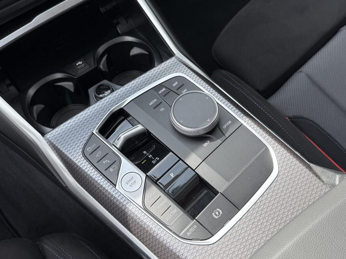 BMW 330 e Touring M Sportpaket Stop&Go FACLIFT BMW 330 e Touring M Sportpaket Stop&Go FACLIFT