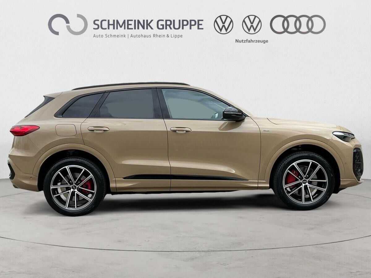 Audi Q5 SUV e-hybrid quattro MATRIX OLED 360° Audi Q5 SUV e-hybrid quattro MATRIX OLED 360°