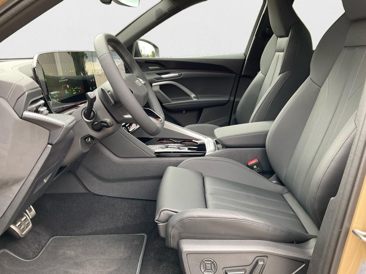 Audi Q5 SUV e-hybrid quattro MATRIX OLED 360° Audi Q5 SUV e-hybrid quattro MATRIX OLED 360°