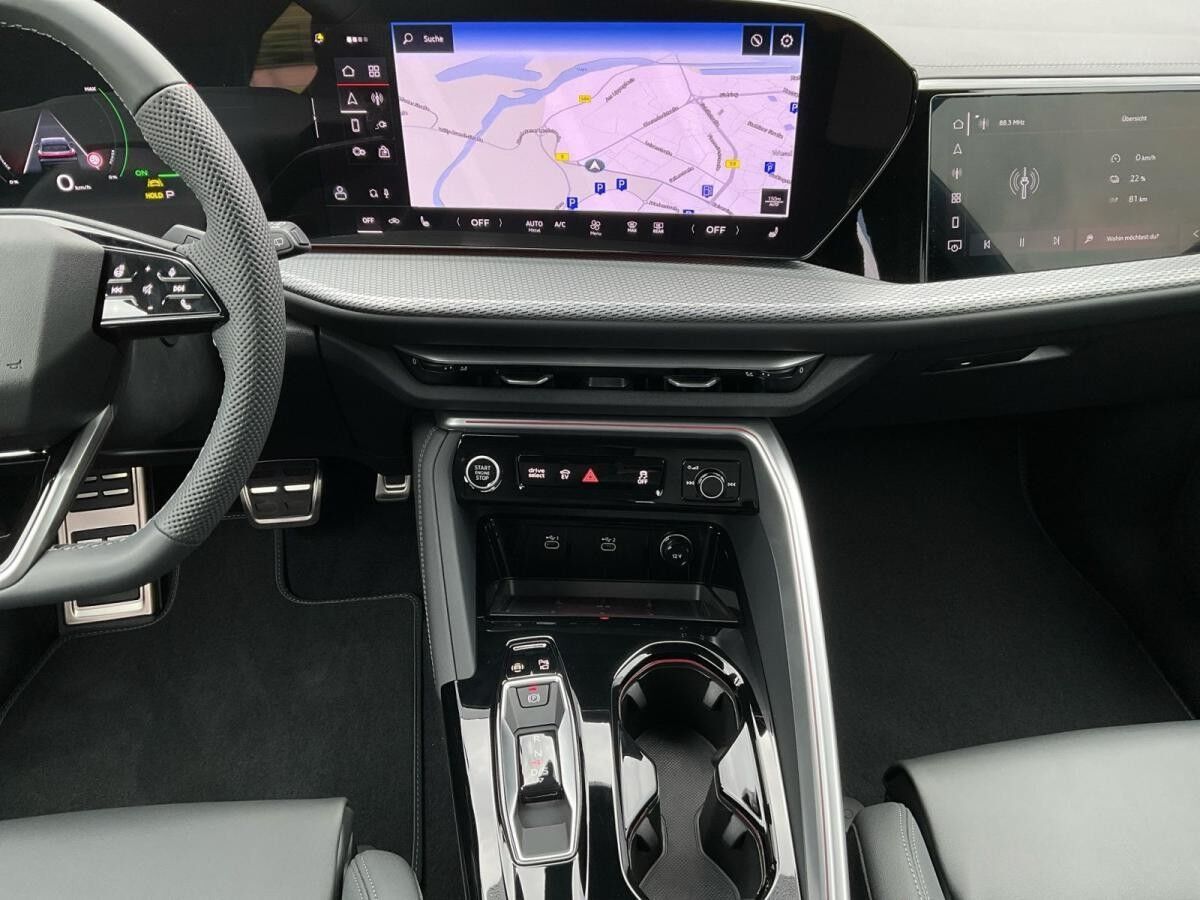 Audi Q5 SUV e-hybrid quattro MATRIX OLED 360° Audi Q5 SUV e-hybrid quattro MATRIX OLED 360°