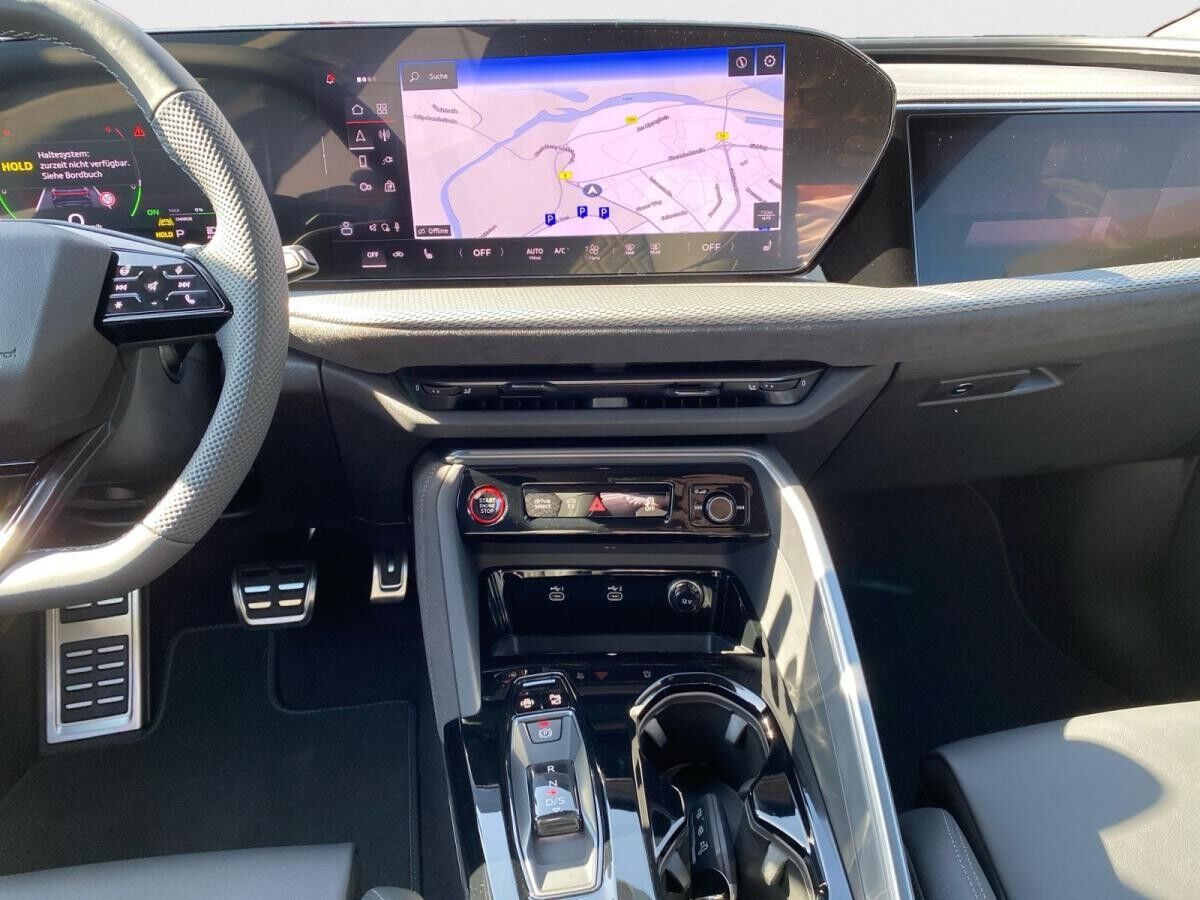 Audi Q5 Sportback e-hybrid quattro 220 k W S tronic Audi Q5 Sportback e-hybrid quattro 220 k W S tronic