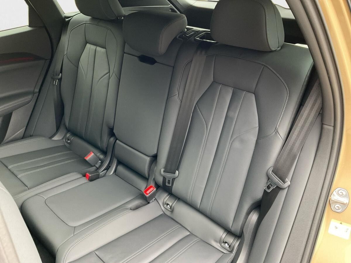 Audi Q5 SUV e-hybrid quattro MATRIX OLED 360° Audi Q5 SUV e-hybrid quattro MATRIX OLED 360°