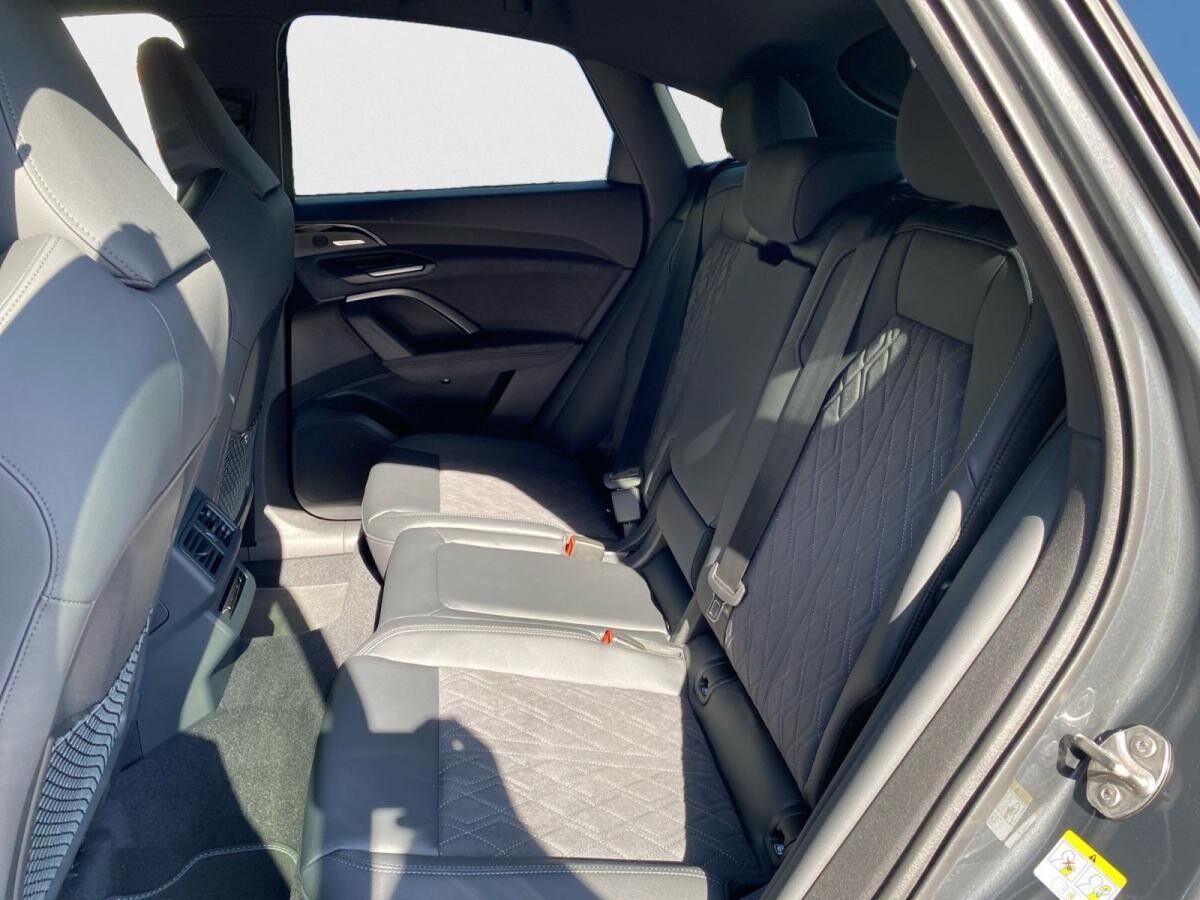 Audi Q5 Sportback e-hybrid quattro 220 k W S tronic Audi Q5 Sportback e-hybrid quattro 220 k W S tronic