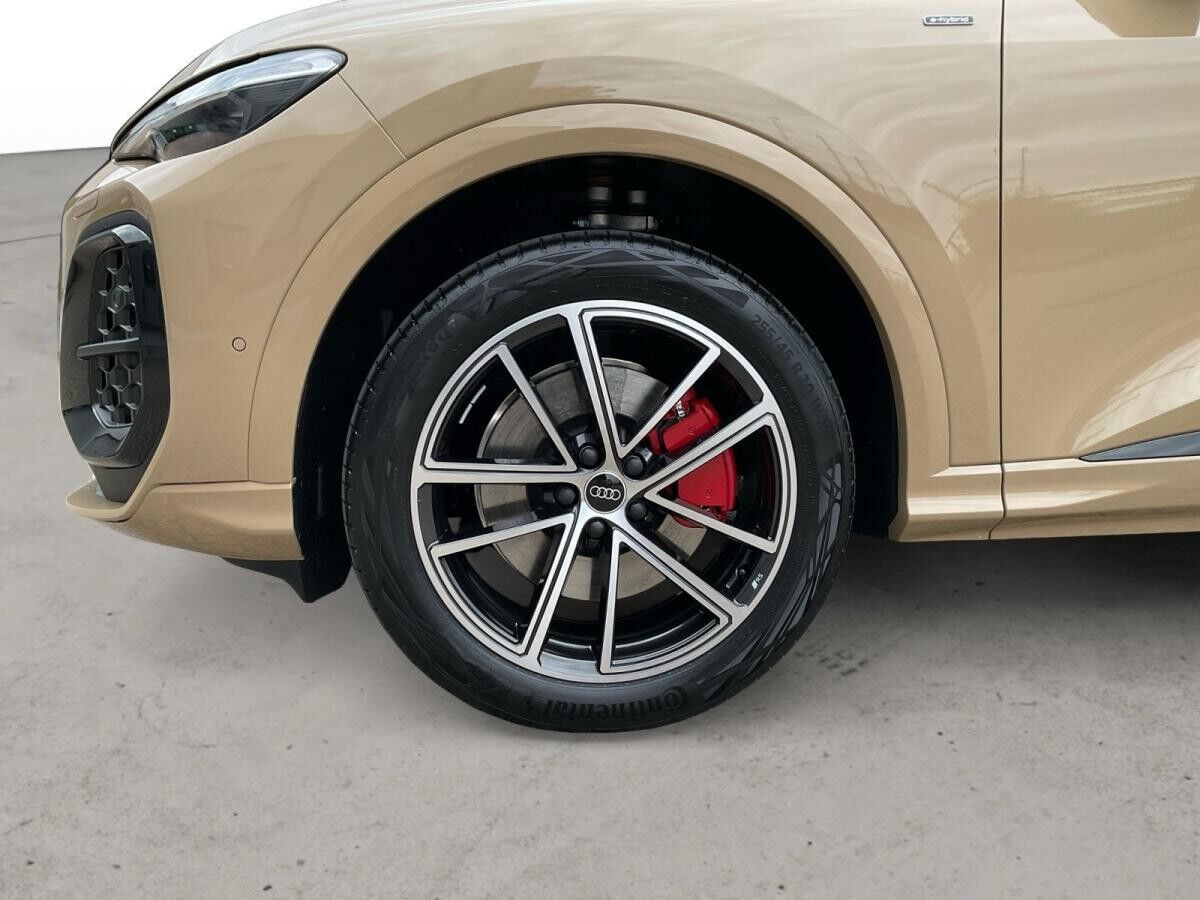 Audi Q5 SUV e-hybrid quattro MATRIX OLED 360° Audi Q5 SUV e-hybrid quattro MATRIX OLED 360°