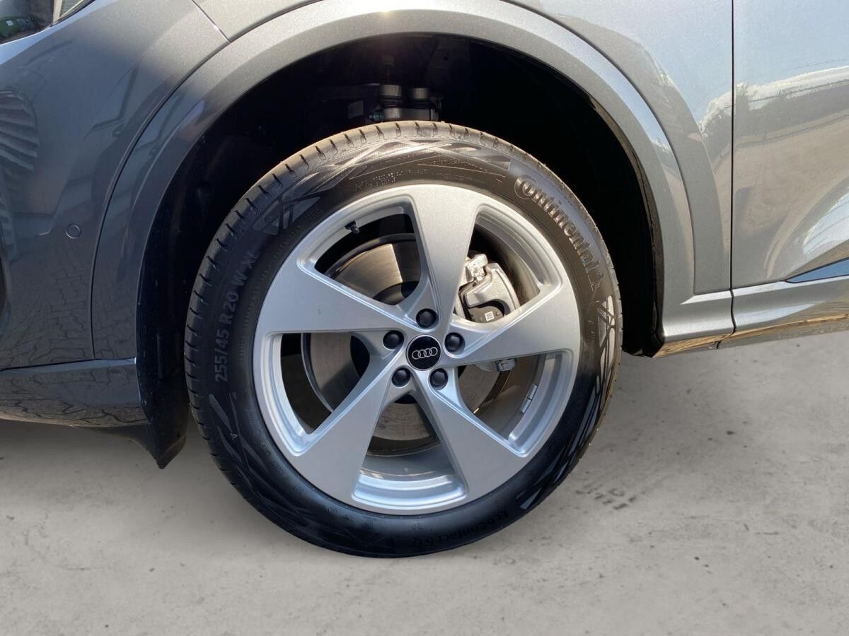 Audi Q5 Sportback e-hybrid quattro 220 k W S tronic Audi Q5 Sportback e-hybrid quattro 220 k W S tronic