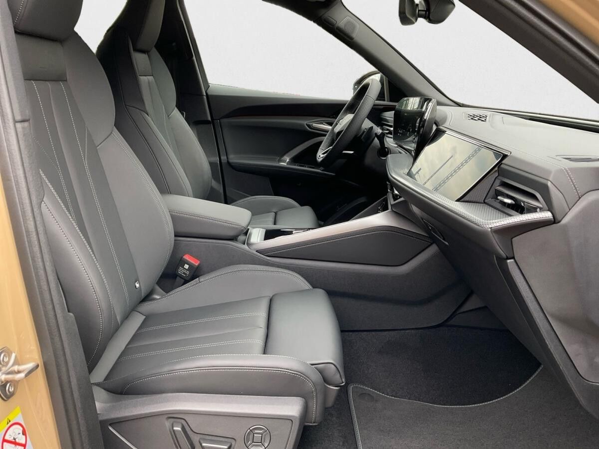 Audi Q5 SUV e-hybrid quattro MATRIX OLED 360° Audi Q5 SUV e-hybrid quattro MATRIX OLED 360°