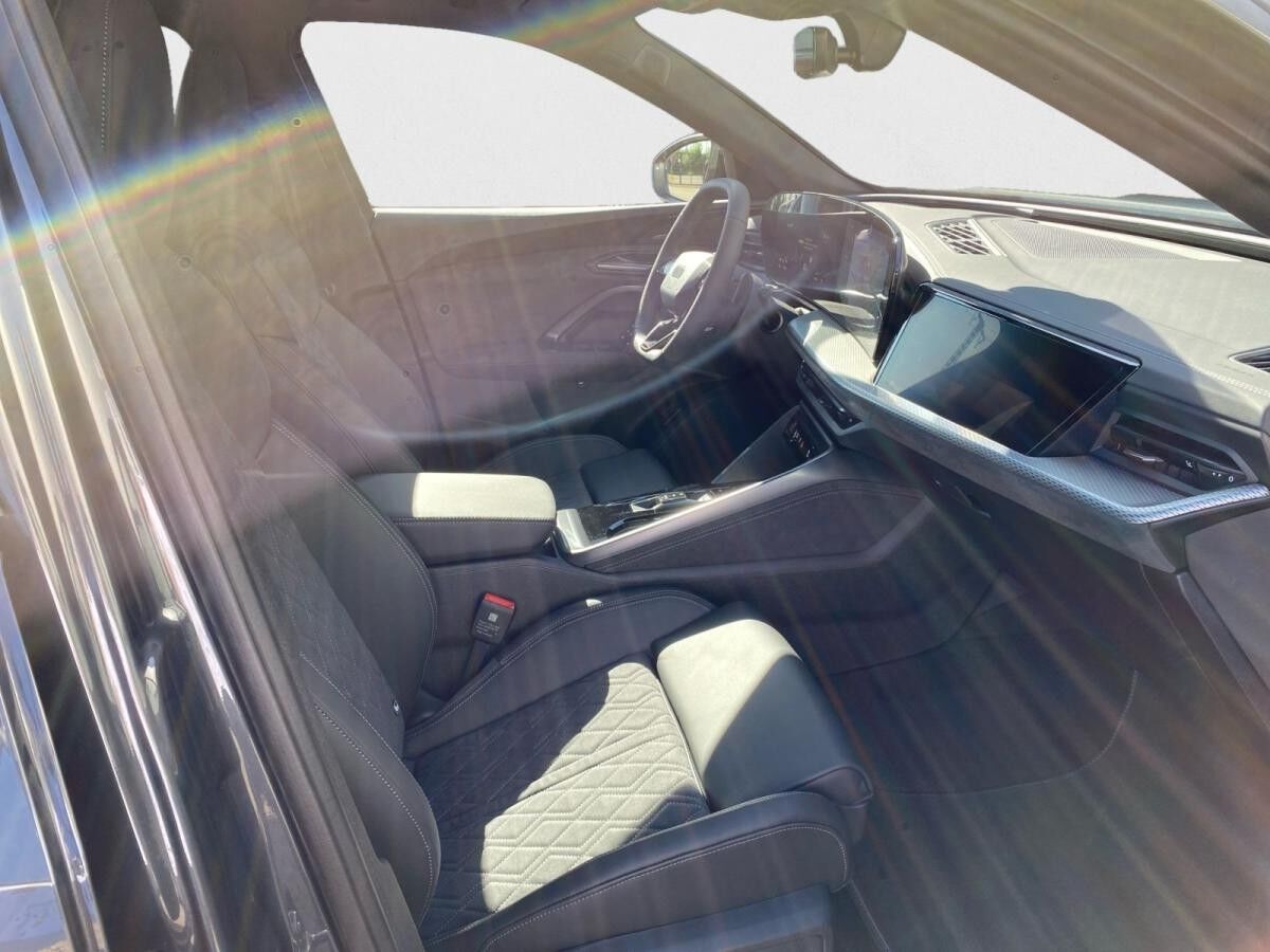 Audi Q5 Sportback e-hybrid quattro 220 k W S tronic Audi Q5 Sportback e-hybrid quattro 220 k W S tronic