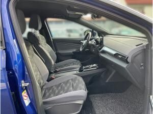 Volkswagen ID.4 Pro Performance / Navi, CCS, LED, AHK, ACC