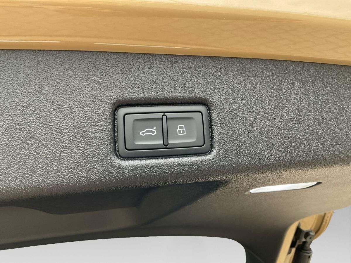 Audi Q5 SUV e-hybrid quattro MATRIX OLED 360° Audi Q5 SUV e-hybrid quattro MATRIX OLED 360°