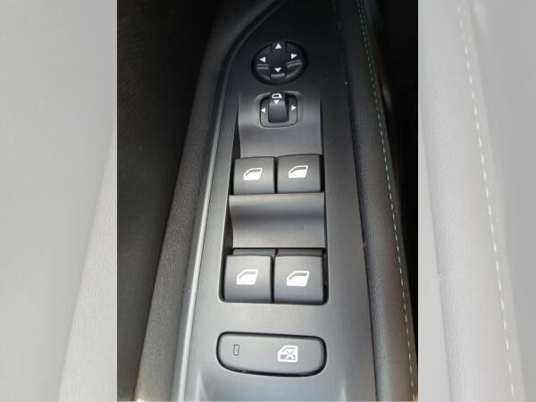 Peugeot 3008 1.2 136 Allure LED+Navi+SHZ+Winterp.+Kam.